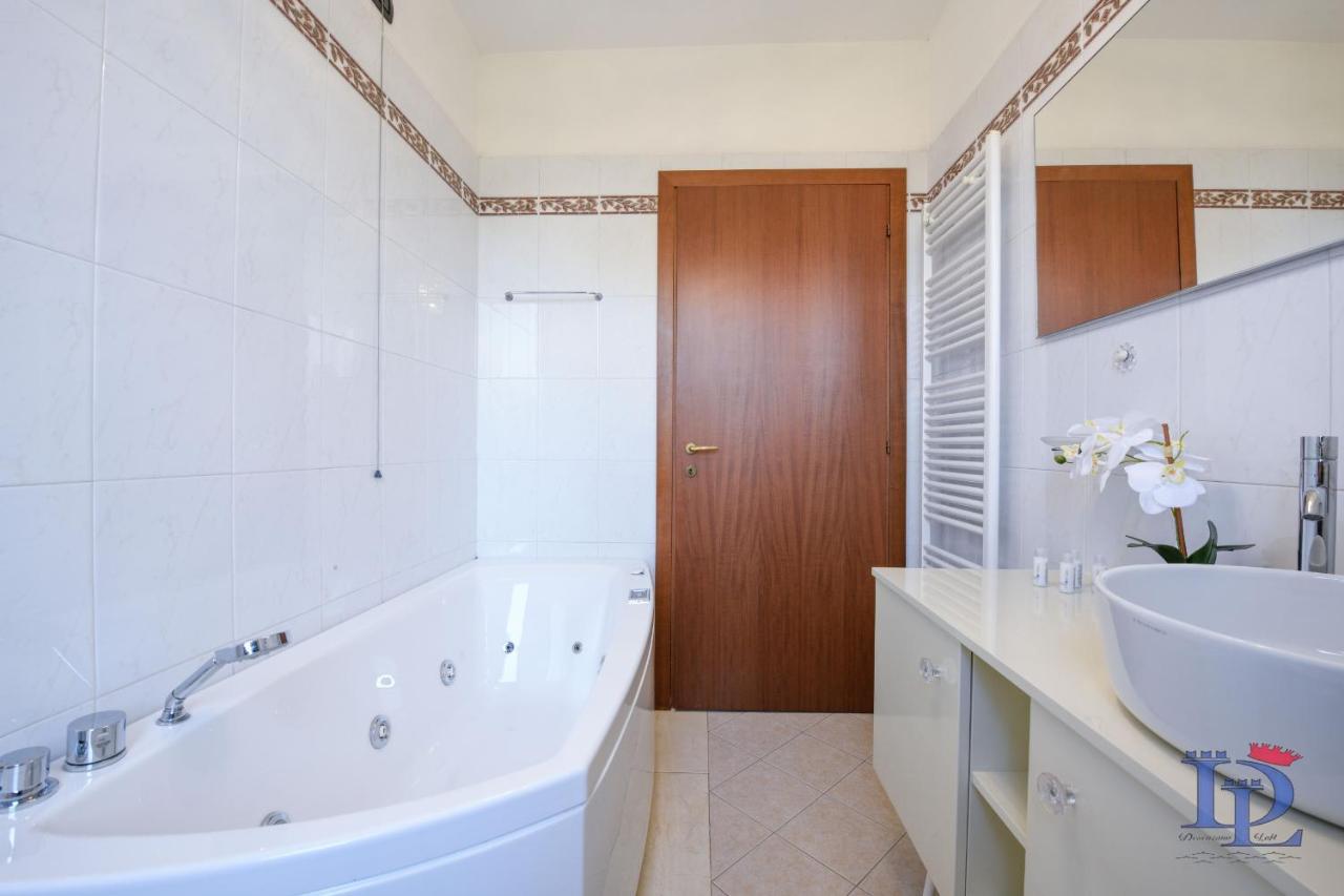 Desenzanoloft Official Partner Marriott Homes & Villas - Luxury Suite With Jacuzzi And Garden Дезенцано-дель-Гарда Екстер'єр фото
